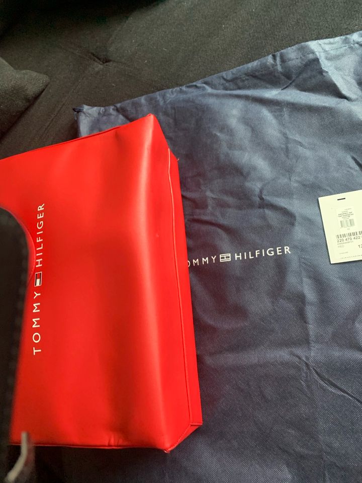 Hilfiger Tasche -rot in Landshut