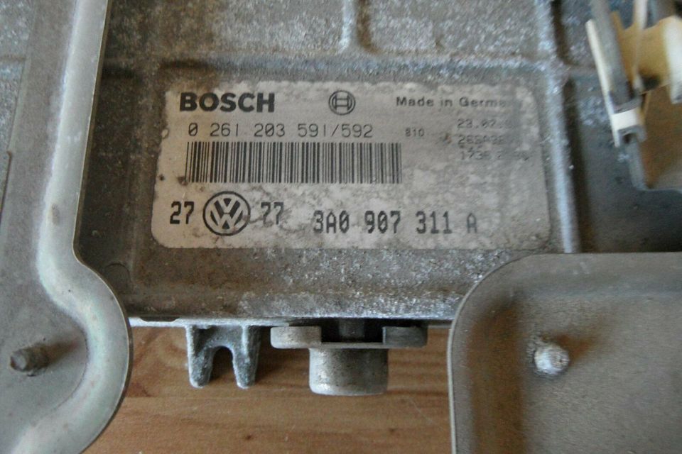 VW Vento Steuergerät Bosch 0 261 203 591/592 VW 3A0 907 311A in Weingarten