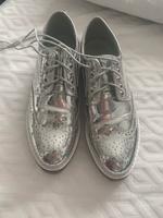 Metallic Budapester Gr.40 silber Schnürschuhe Baden-Württemberg - Karlsruhe Vorschau