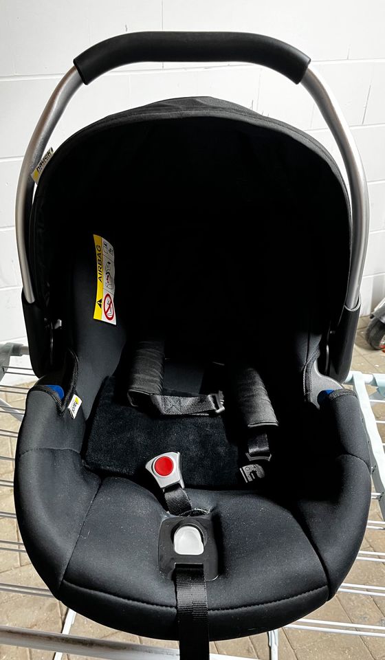 Hauck Babyschale mit Isofix Set in Goldenstedt