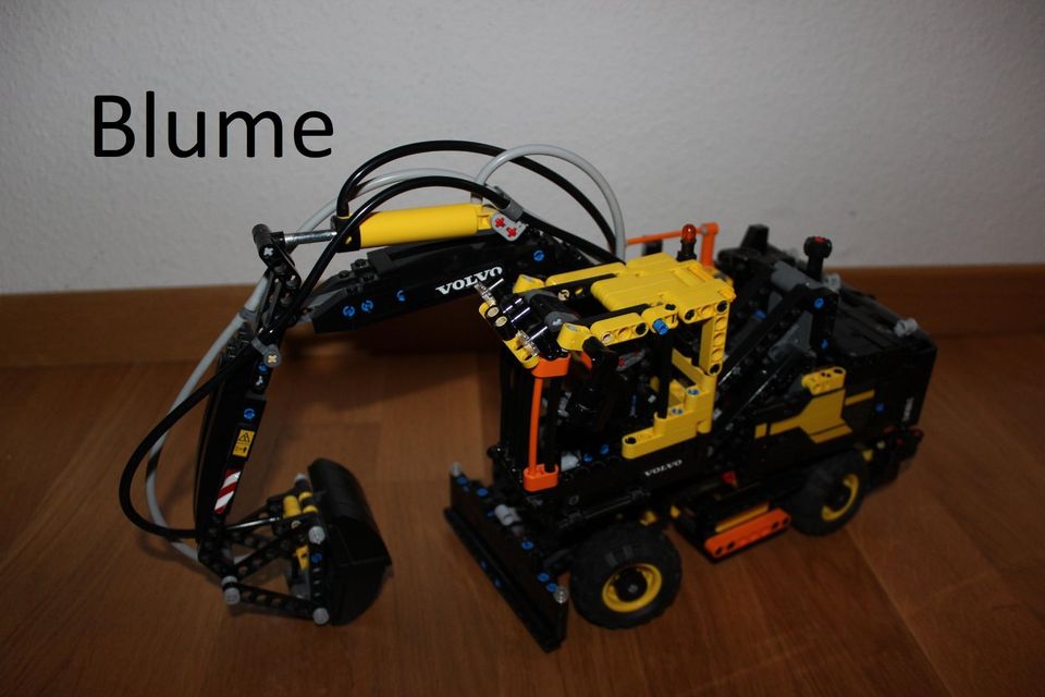 LEGO Technic 42053 Volvo EW 160E Bagger + 30433 in Stuttgart