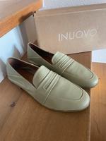 Inuovo Slipper Halbschuhe olive Leder Größe 39 neu Bayern - Waldkirchen Vorschau