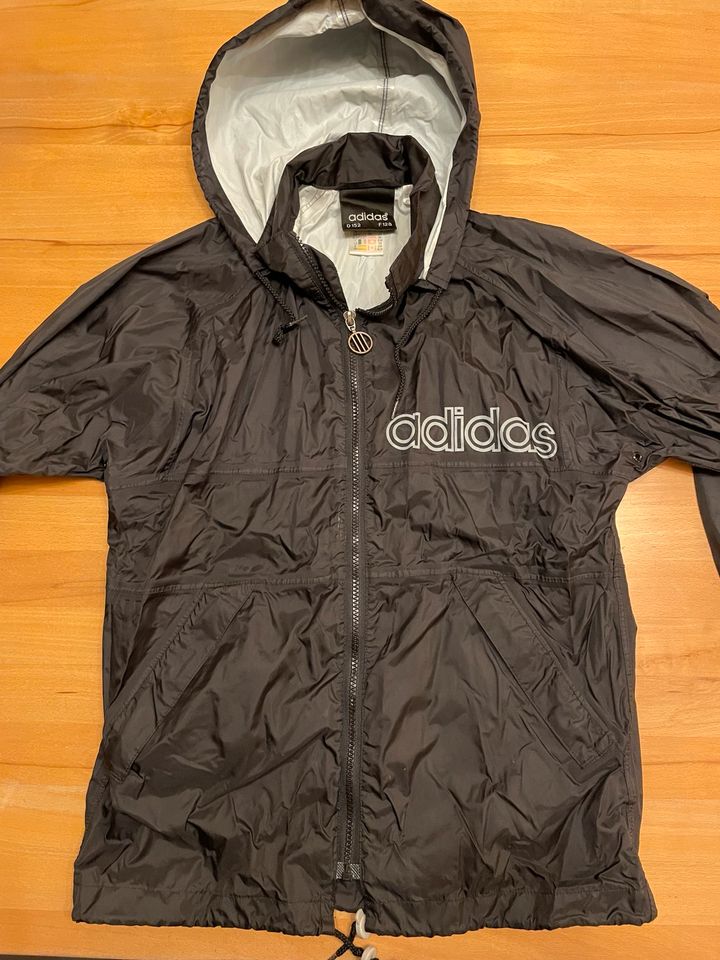 Adidas Kinder Regenjacke schwarz Gr. 152 TOP Zustand ⭐️ in Wölfersheim