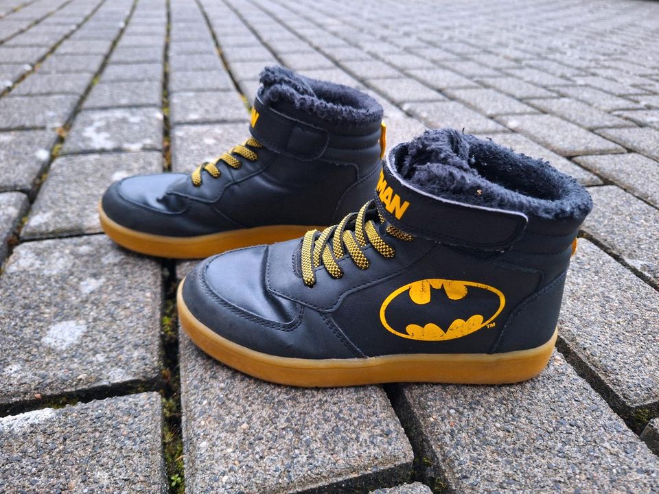 Gefütterte Batman Hightop Sneaker H&M Blinkesohle Gr. 32 in Reiskirchen
