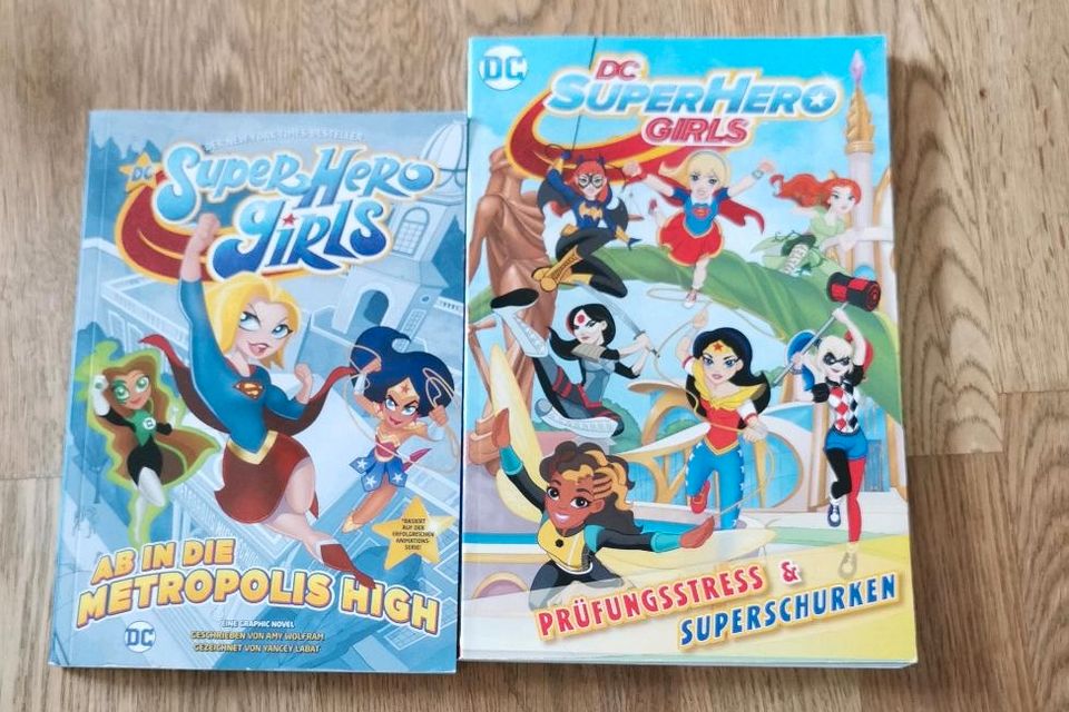 Super Hero Girls Comics in Peiting