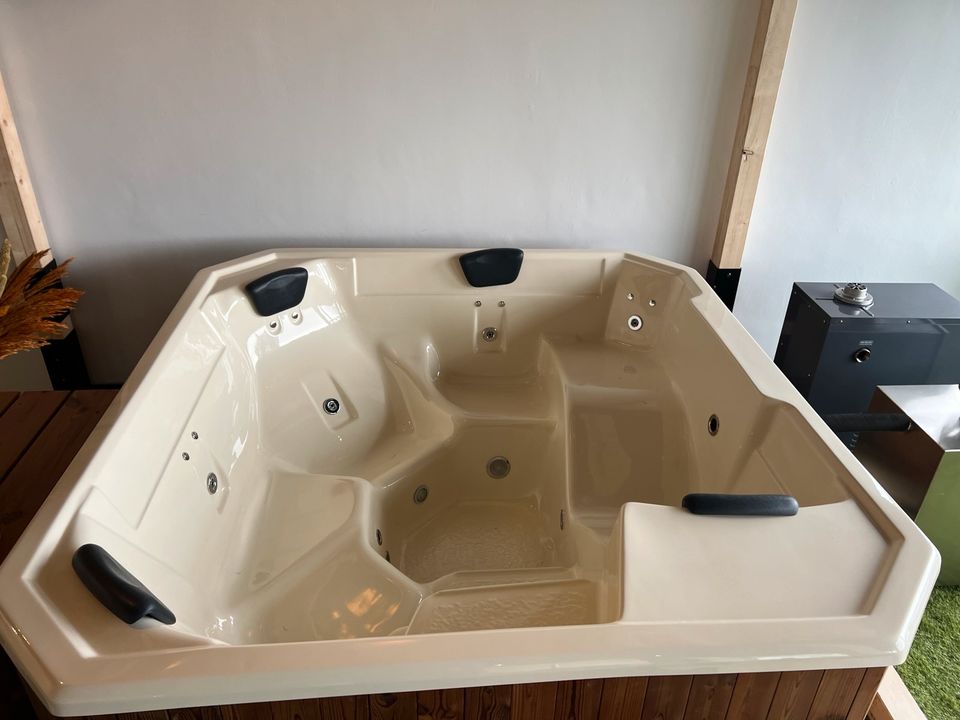 ⭐️❗️VOLLAUSSTATTUNG❗️⭐️ HOT TUB Eckig Badefass Whirlpool Jacuzzi in Lingen (Ems)