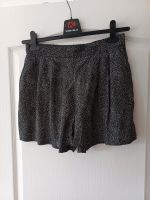 Kurze Hose - Shorts von H&M Gr..38 - schwarz / weiß Nordrhein-Westfalen - Krefeld Vorschau
