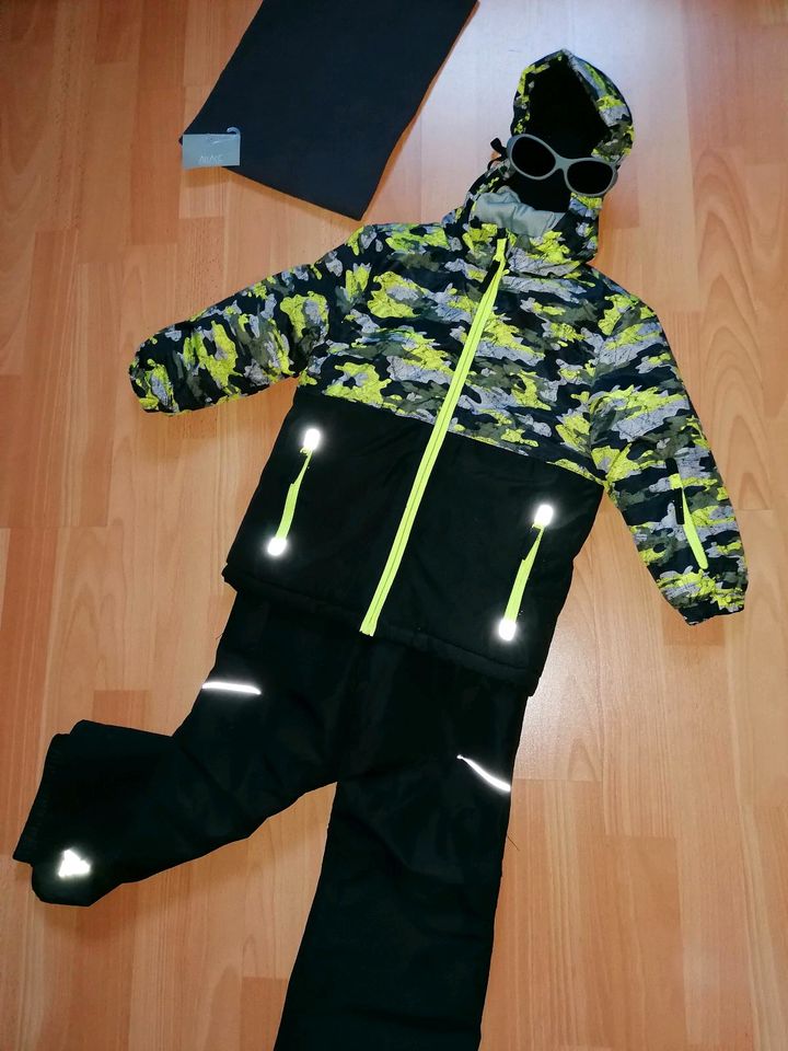 Gr 104/110 Skijacke, Hose, Sonnenbrille, loop in Leer (Ostfriesland)