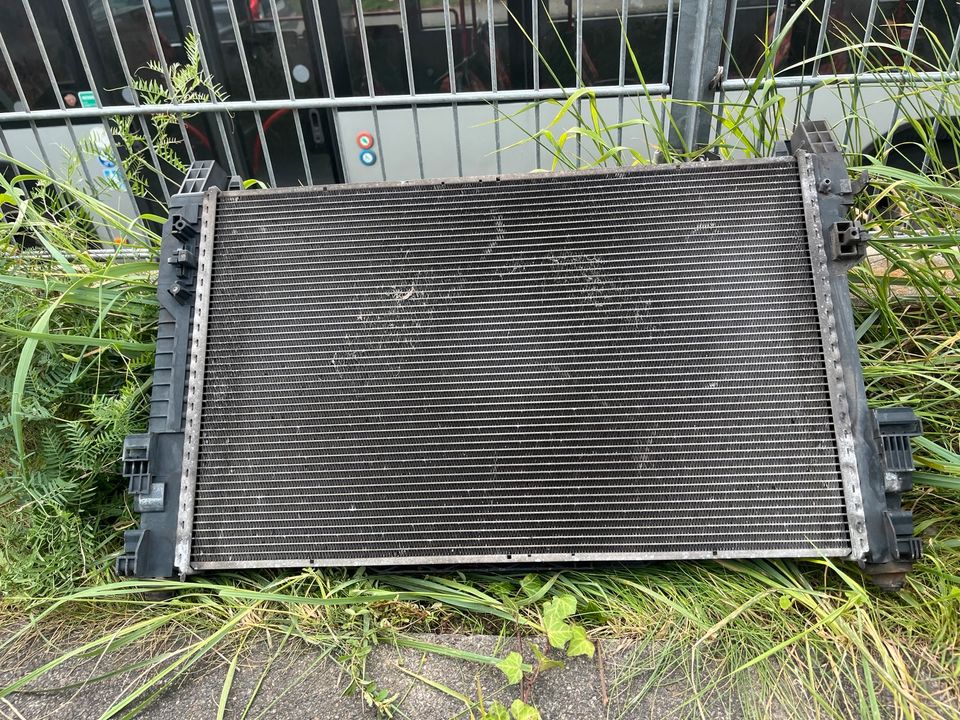 Mercedes A B Klasse Kühler vorne Radiator Wasserkühler w245 w169 in Hamburg