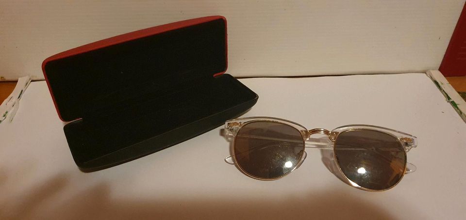 Sonnenbrille mit Brillenbox ohne UV Schutz in Wolfach