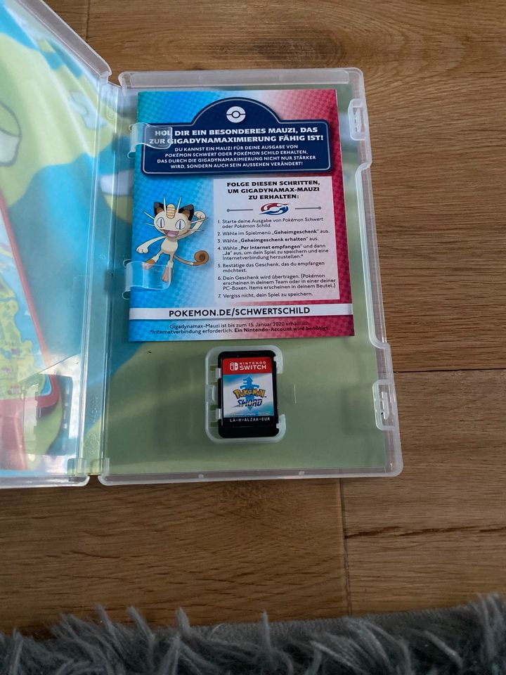 Nintendo Switch, Pokémon Schwert in Hessisch Oldendorf