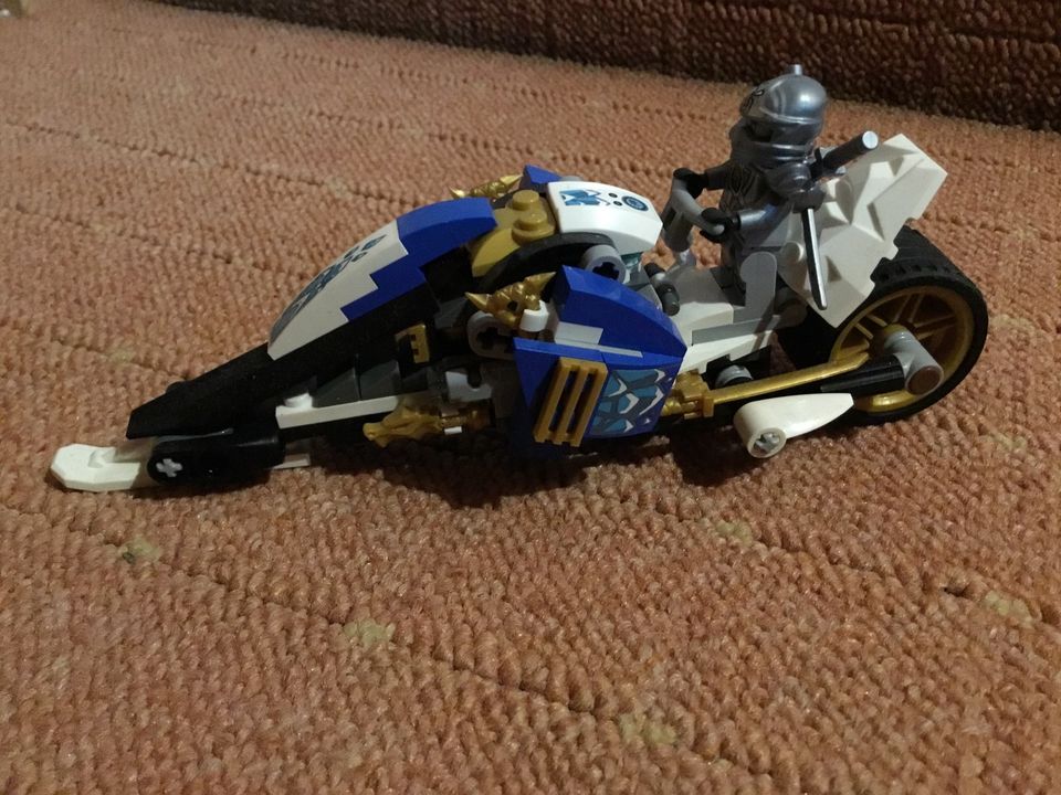 Lego Ninjago 70667 Feuer Bike, Schneemobil in Helbedündorf