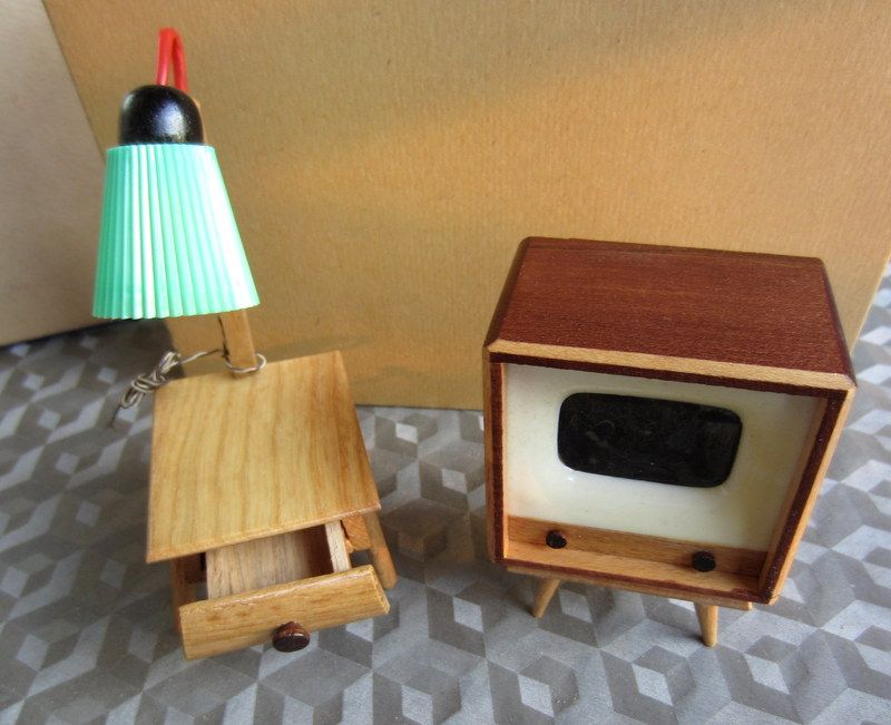 DDR Spielzeug Puppenstube Fernseher und Lampe Puppenmöbel in Berlin