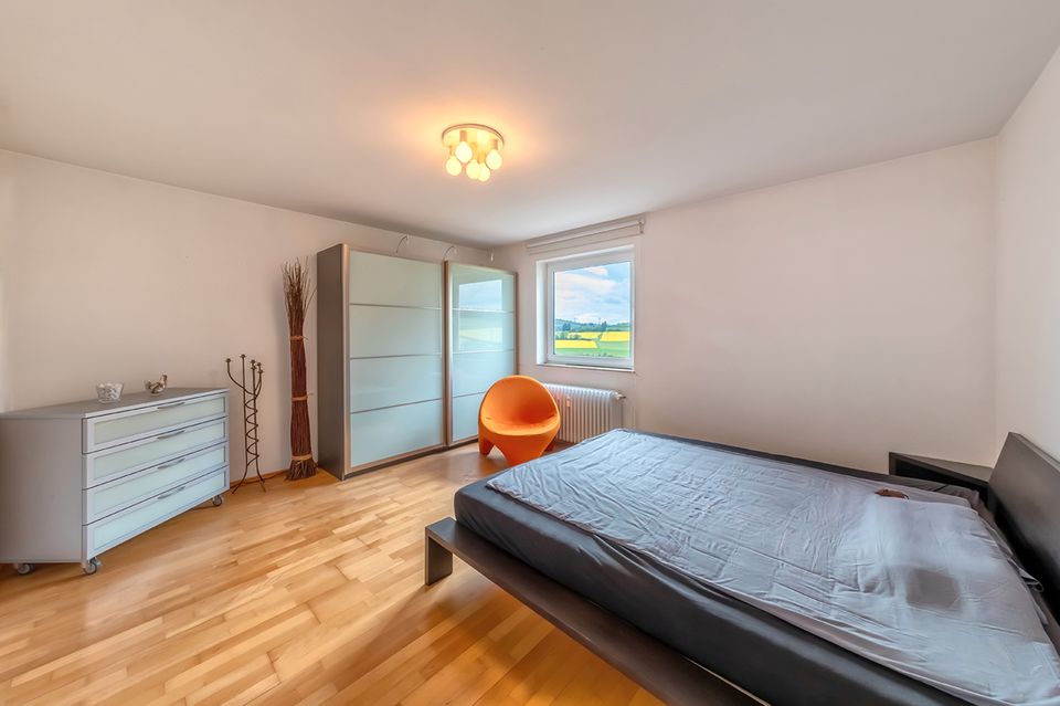 PENTHOUSE MIT OUTDOOR-SAUNA UND MALERISCHEM AUSBLICK! Absolute Privatsphäre & Stellplatz in Taunusstein