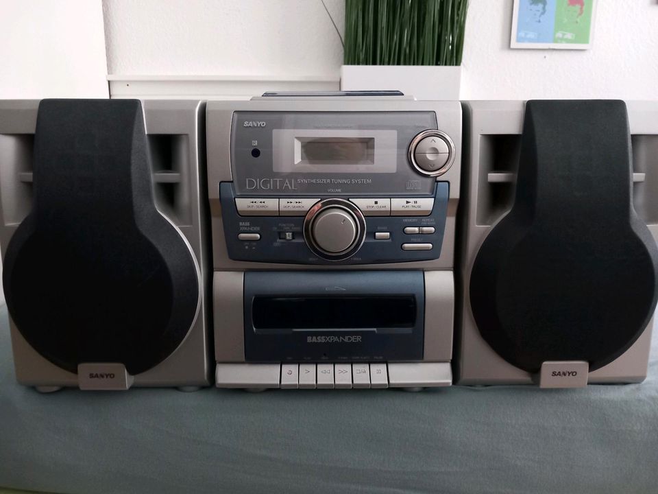 SANYO Stereoanlage mit Cassettendeck/CD/Radiotuner in Leipzig