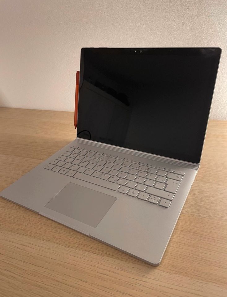 Microsoft Surface Book 2 i5-6300U 256GB SSD 8GB RAM in Seligenstadt