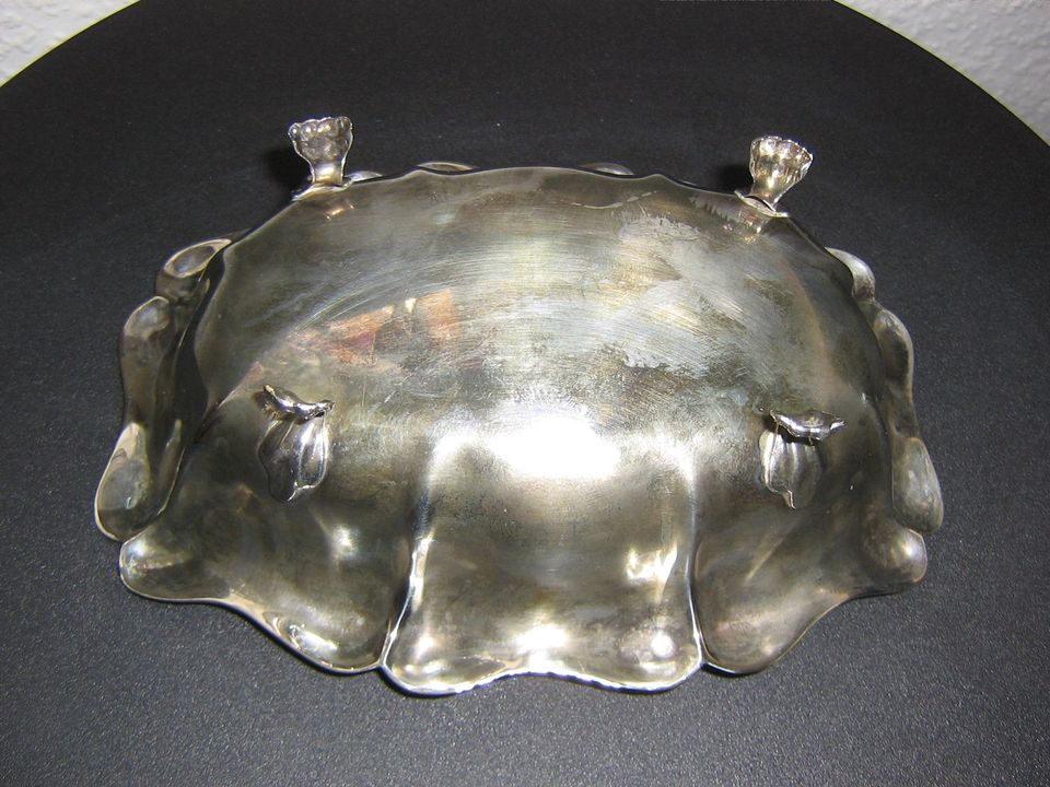 Schale mit Füßen, versilbert (Silver plated) in Stein