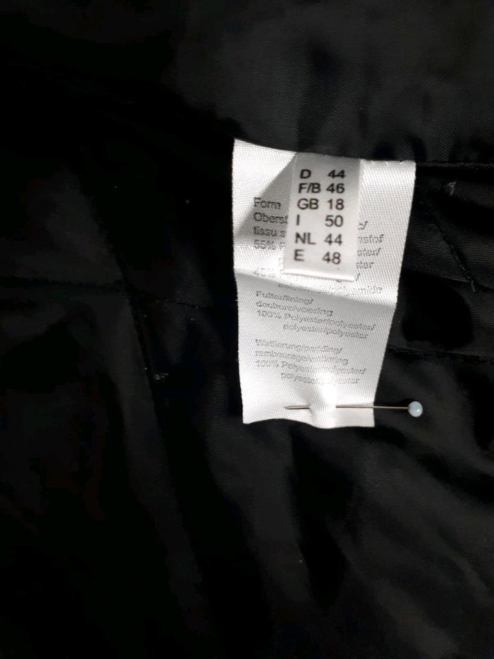 Winterjacke mit Kapuze von KIRSTEN/Größe 44/Jacke/Schwarz in Berlin