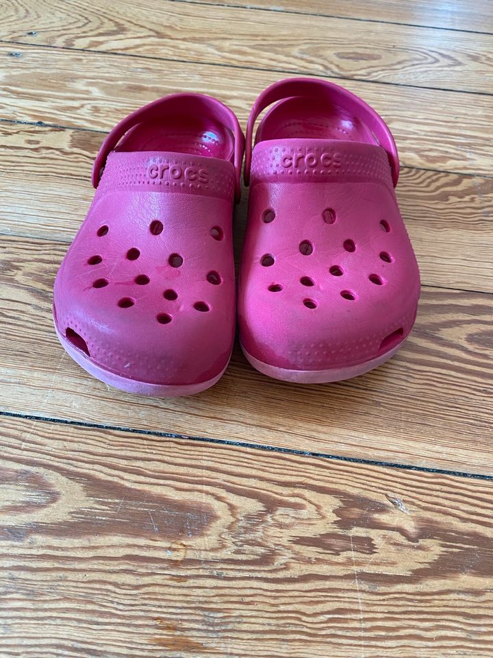 Crocs rosa-pink J1 Größe 32/33 in Hamburg