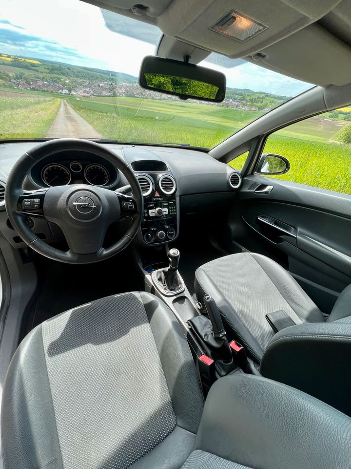 Opel Corsa D 1.2 OPC Line Limited Edition in Kefenrod
