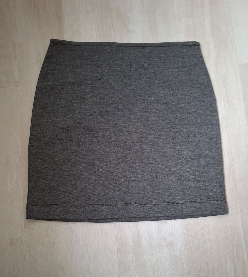 Toller Minirock de.corp Esprit Urban Casual Gr. S...grau..Top in Ringgau