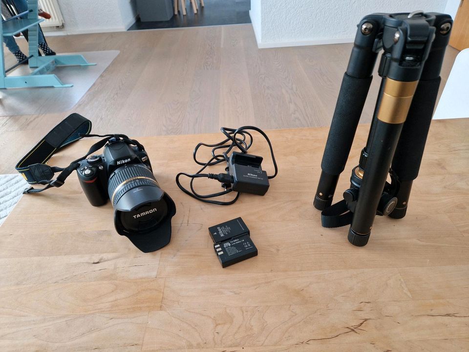 Nikon D60 mit Tamron 18-200mm Objektiv + Zubehör in Plüderhausen