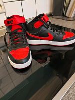 Sneaker Nike Größe 39 schwarz rot Turnschuhe Sachsen-Anhalt - Wettin-Löbejün Vorschau