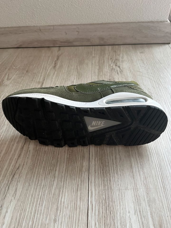 Nike Air Max Command grün khaki 38 in Böbingen an der Rems