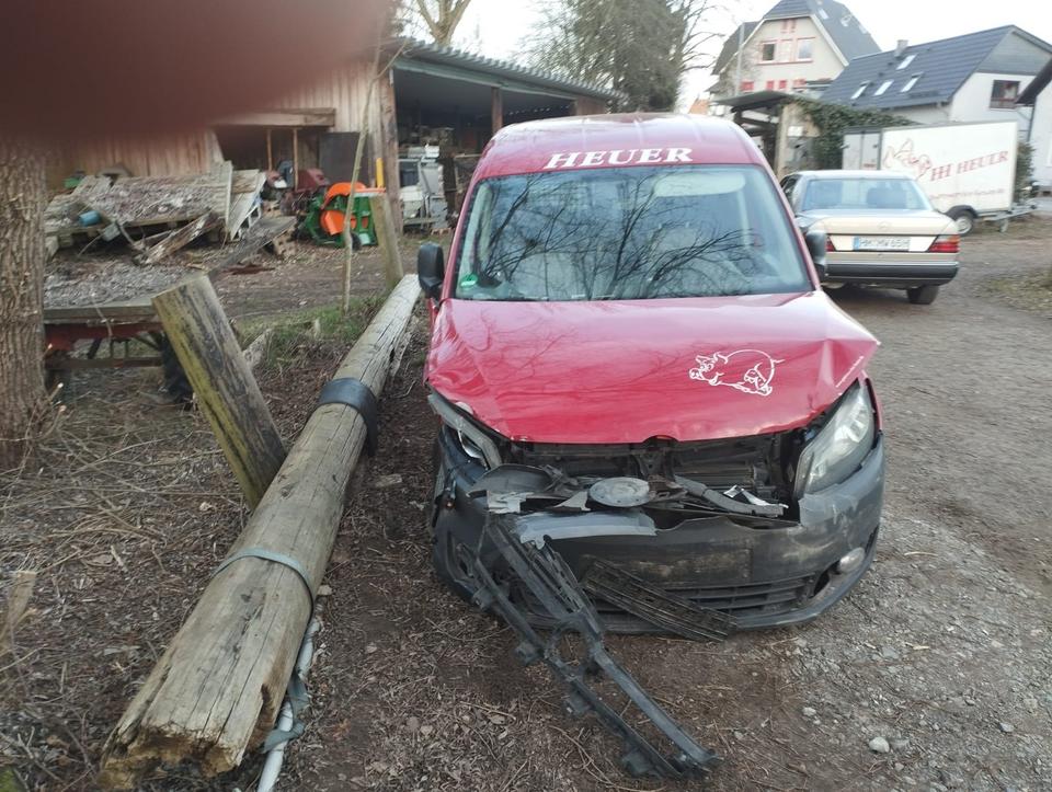 UNFALL  Volkswagen Caddy 1,6 Liter Diesel REDUZIERT AUF € 1.100 in Hameln