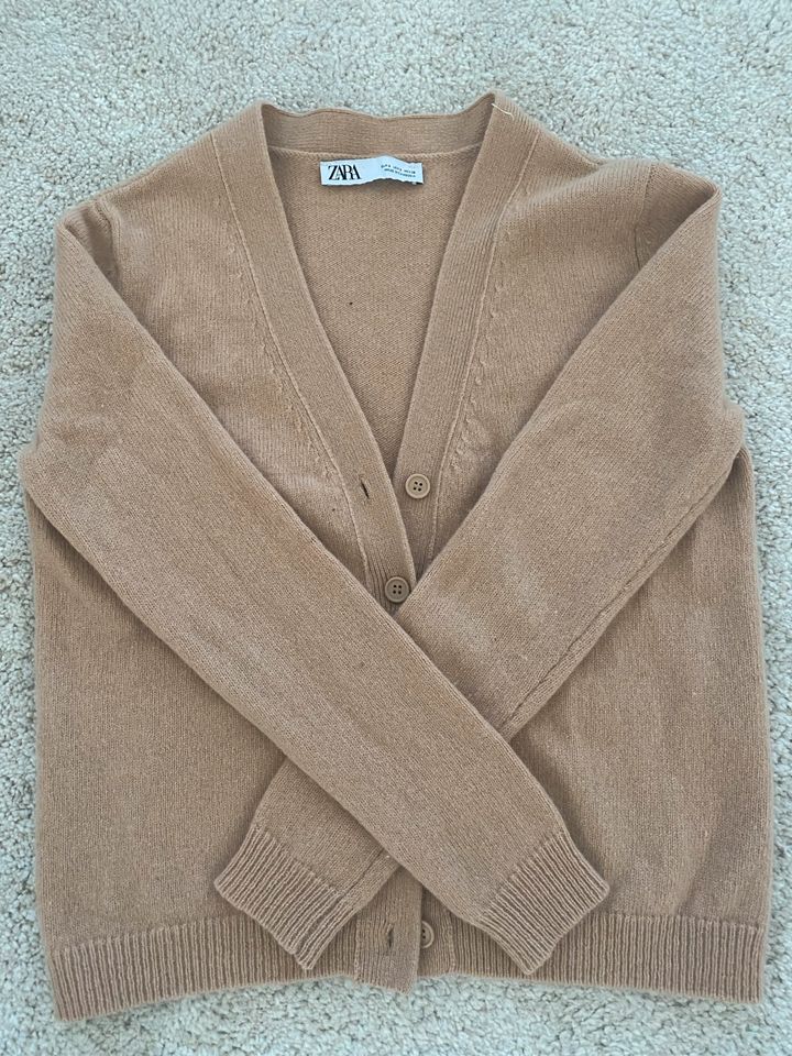 Zara Strickjacke 100%Wolle in Berlin