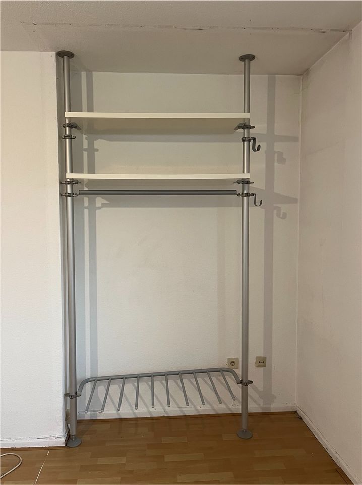 Offener Schrank / Deckenhohe Garderobe in Köln