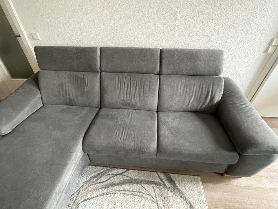 Ecksofa mit verstellbaren Kopfstützen in Dresden