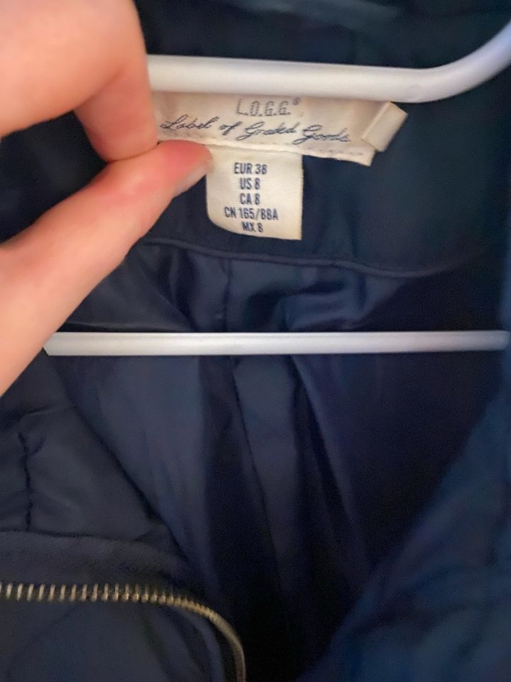 H&M Steppjacke dunkelblau Gr. 38 in Schalkholz