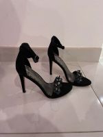 High Heels schwarz Sandaletten Perlen Blumen gr.38 Graceland Hessen - Dietzenbach Vorschau