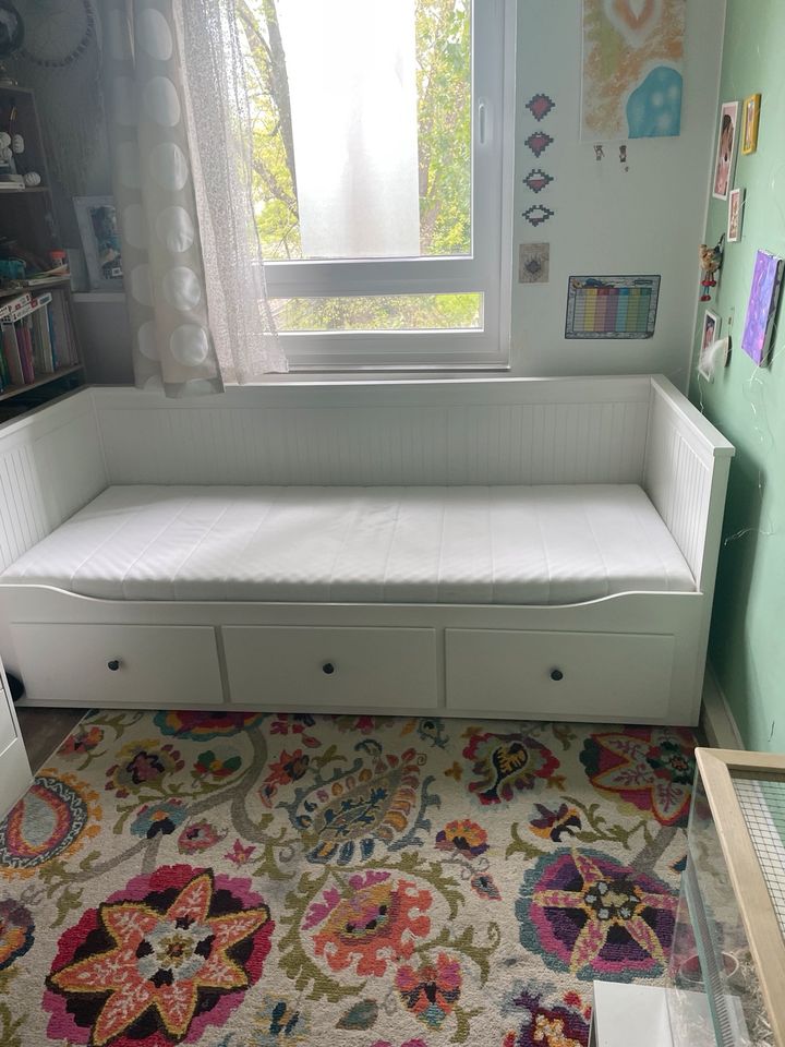 Ikea Tagesbett Hemnes + 1 Matratze 80x200 cm in Köln