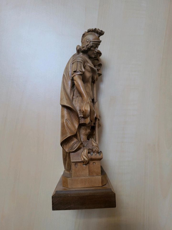 Holzfigur Hl. Florian (Designer Woodcarvings) in Frasdorf