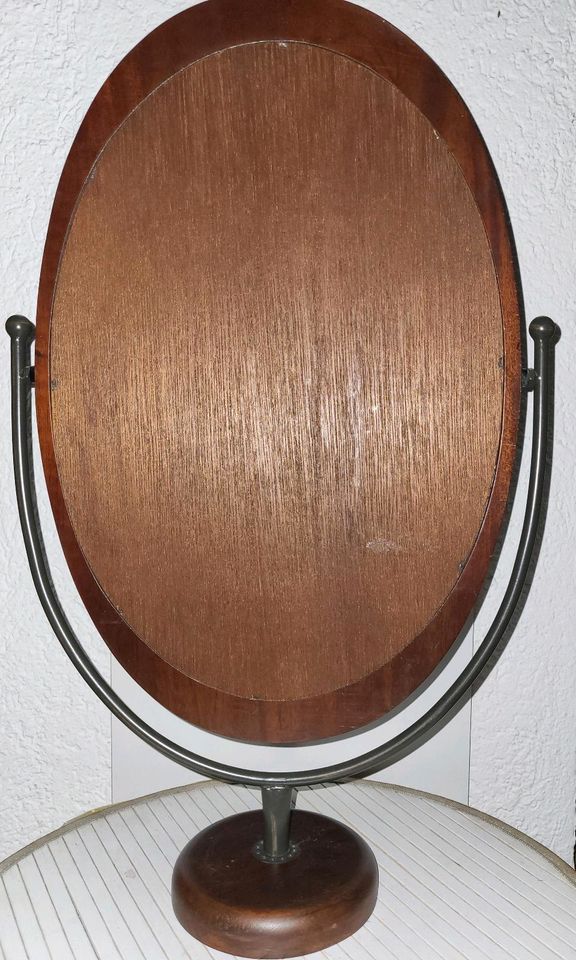 Älterer Ovaler Spiegel zum Verstellen in Wistedt