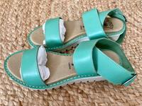 Fly London Leder Sandalen leichte Plateausohle mintgrün Gr.38 NEU Berlin - Zehlendorf Vorschau