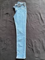 H&M Jeans Skinny Fit blau Gr.140 neuwertige Schleswig-Holstein - Ammersbek Vorschau