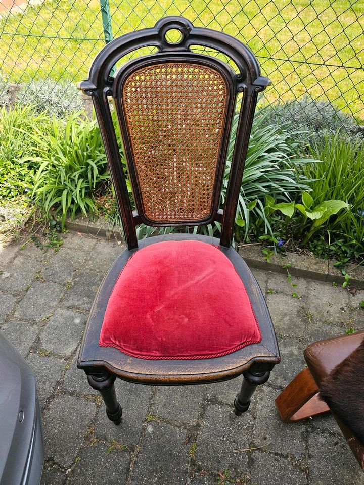 Antiker Stuhl in Landshut