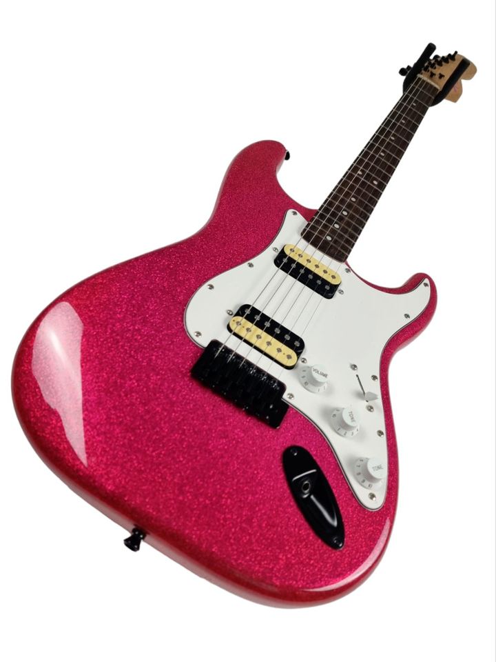 2016 Fender Squier Affinity Strat Sparkling Pink Limited Edition in Linsengericht