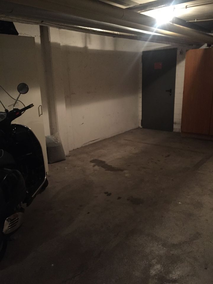Stellplatz für 1-4 Motorräder in abgeschlossener Garage M4 Quadr. in Mannheim