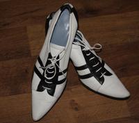 Original Echtleder Schuhe Pumps von BALLY Gr.39 neuwertig Kr. München - Ottobrunn Vorschau