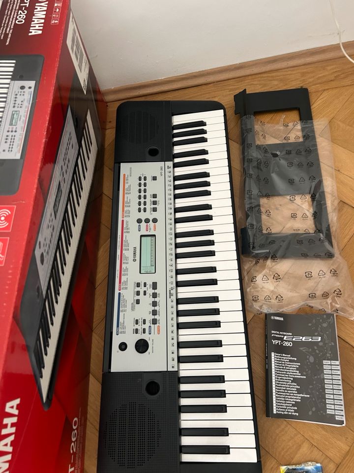 Yamaha YPT-260 Keyboard in München