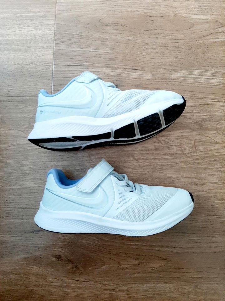 Nike Star Runner 2.0 Gr. 31 Turnschuhe Mädchen in Kornwestheim