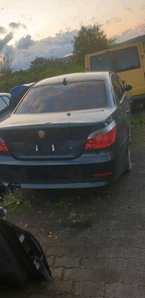 BMW 5 er e60 2,2L Auto schaden in Wetter (Hessen)
