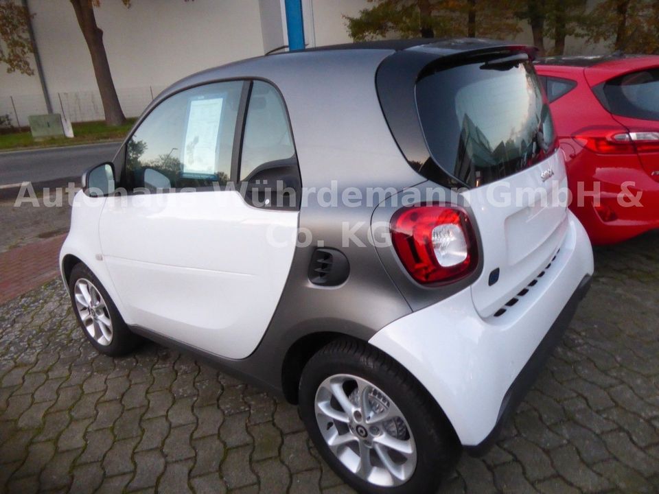 Smart fortwo coupe electric drive / EQ in Ganderkesee