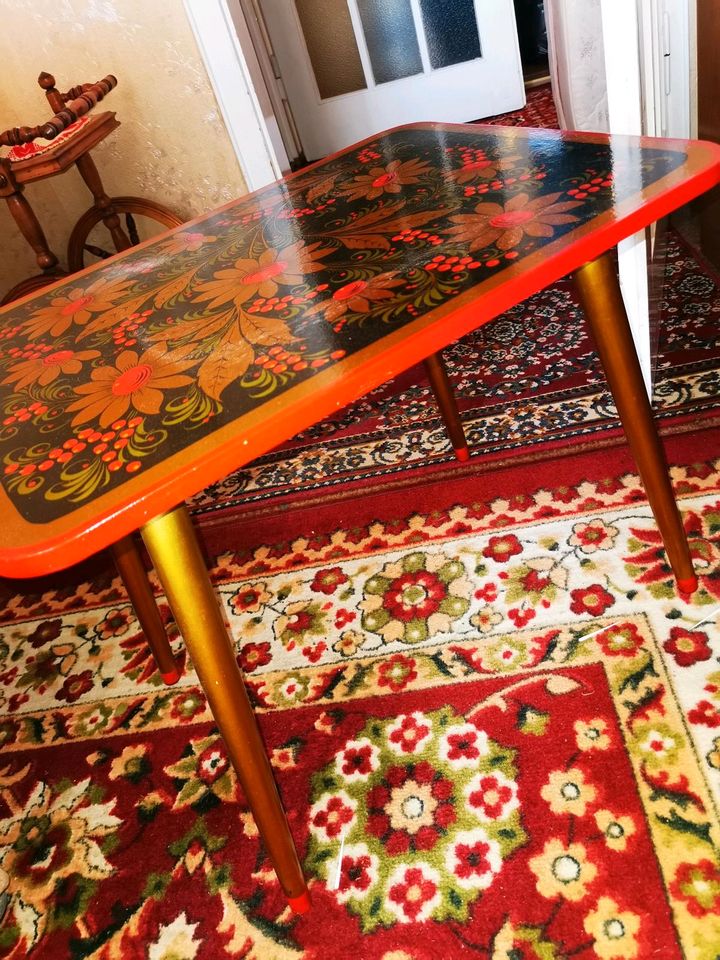 Ein schöner bunter Tisch, vintage in Oranienbaum-Wörlitz