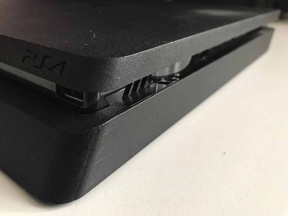 Playstation 4 Slim 500GB in Leipzig