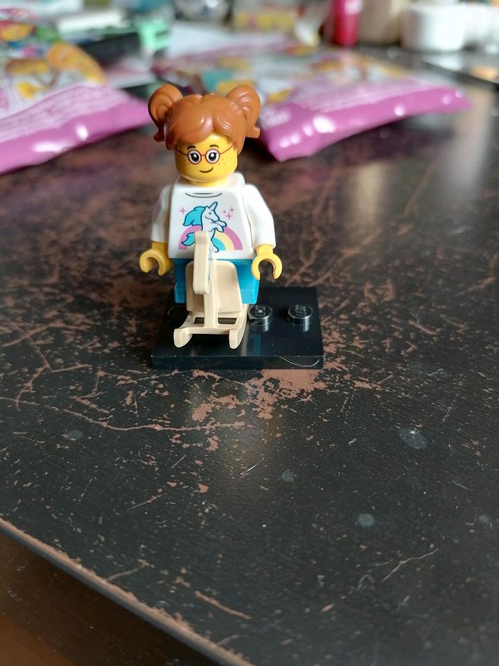 Lego Minifigur Kind mit Schaukelpferd in Mülheim (Ruhr)